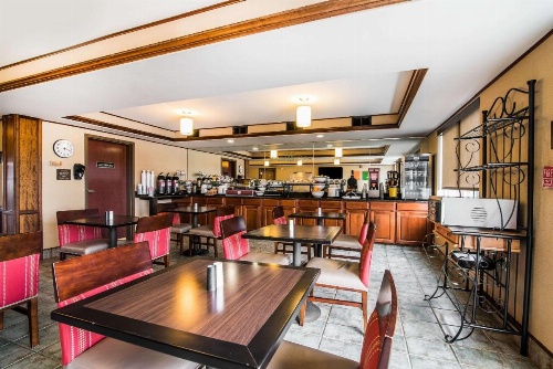 Quality Inn & Suites image 15