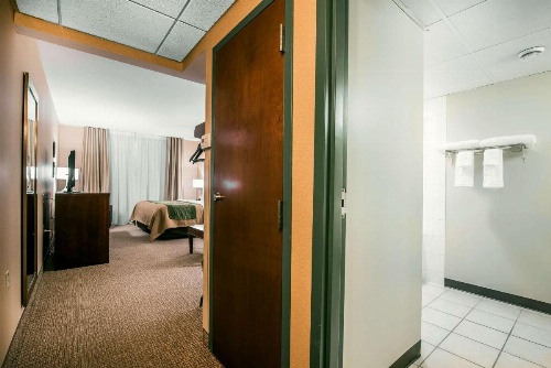 Quality Inn & Suites image 18
